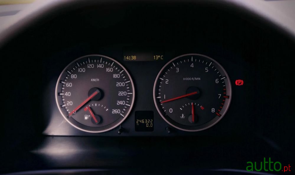 2004' Volvo V50 2.4 Kinetic photo #2