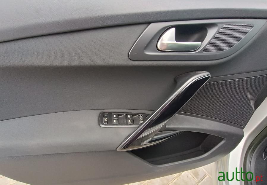 2011' Peugeot 508 Sw photo #6