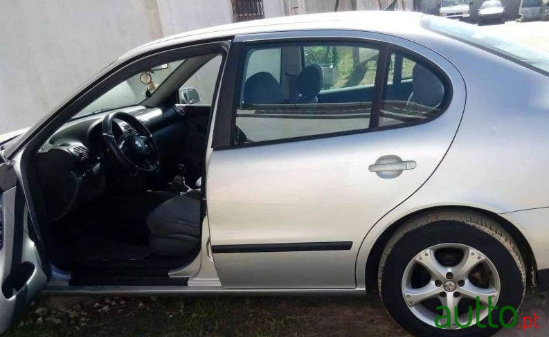 2002' SEAT Toledo photo #2