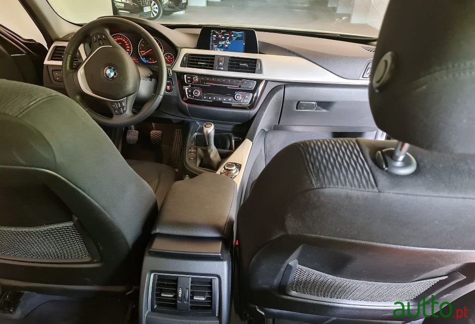 2017' BMW 320 photo #3