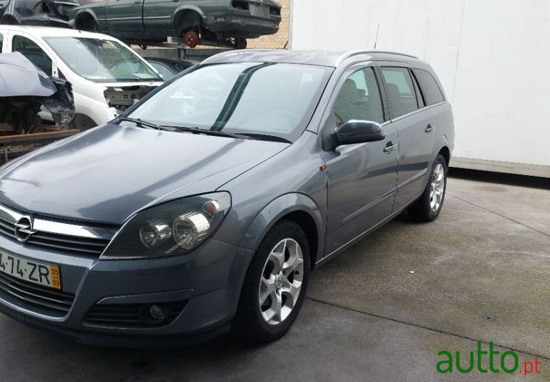 2005' Opel Astra photo #1