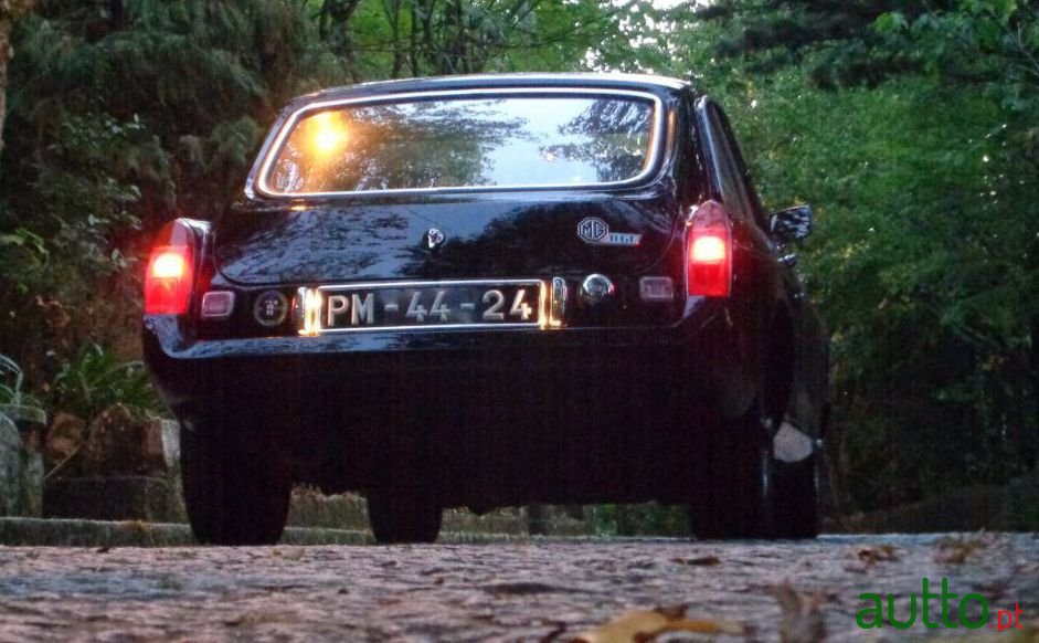 1974' MG MGB photo #4