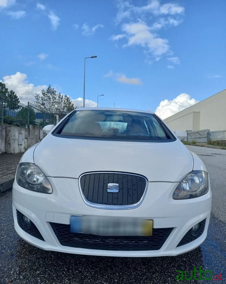 2012' SEAT Leon photo #2