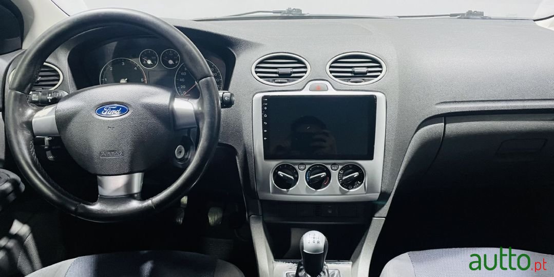 2005' Ford Focus Sw photo #6