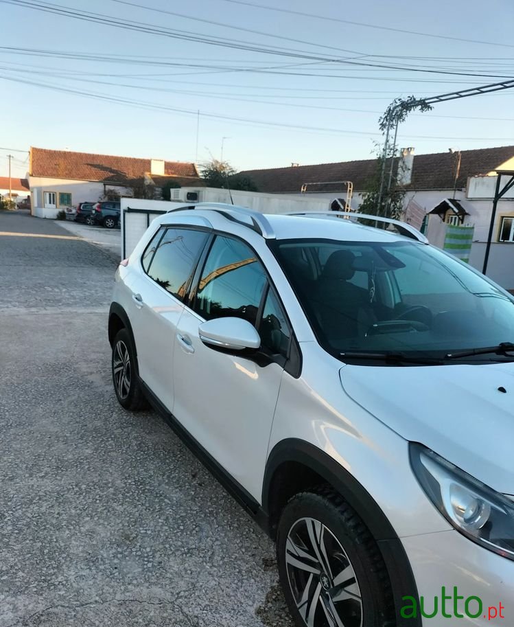2017' Peugeot 2008 photo #6
