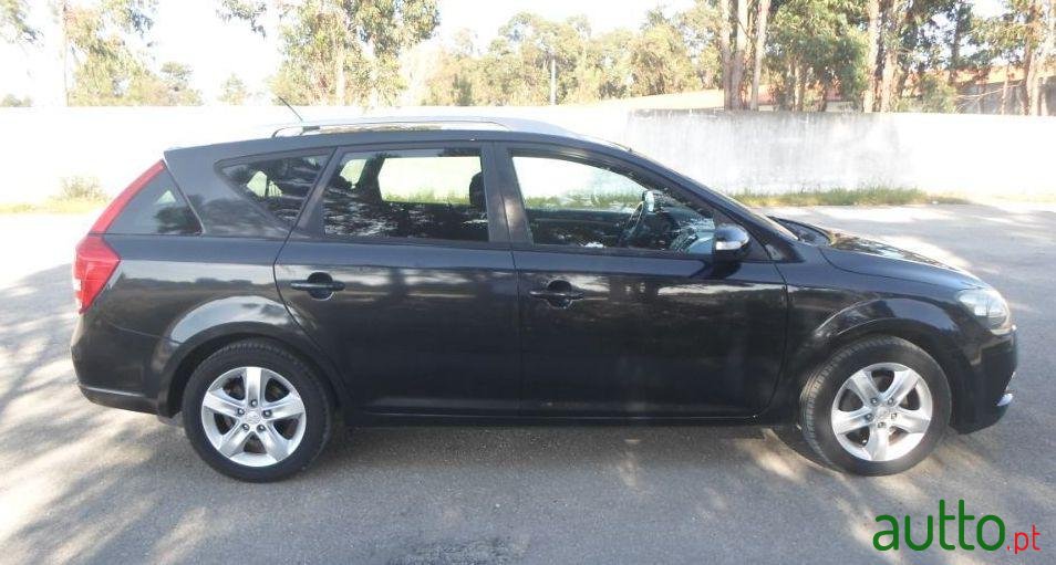 2011' Kia Ceed Sw photo #1