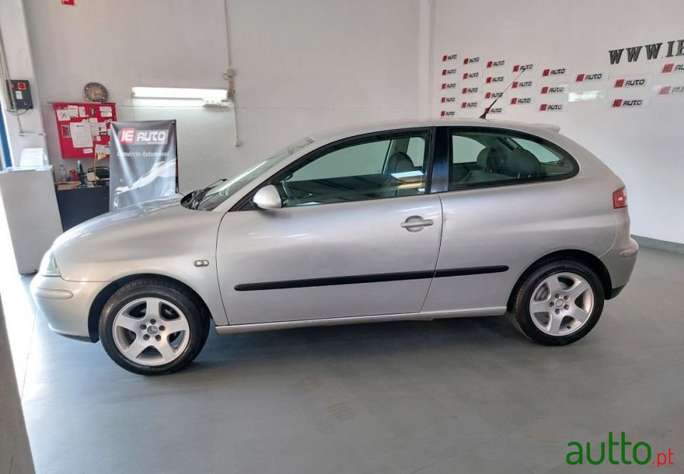 2003' SEAT Ibiza photo #2