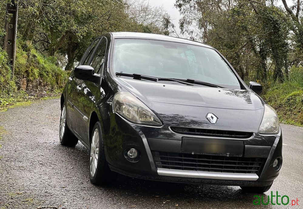 2011' Renault Clio photo #4