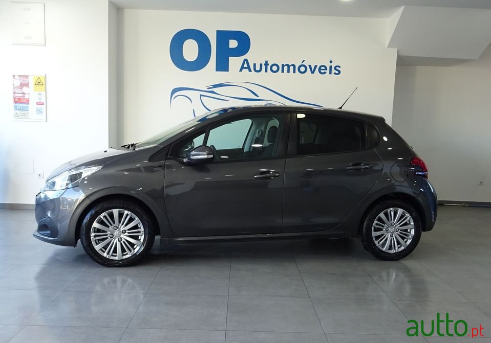 2018' Peugeot 208 photo #3