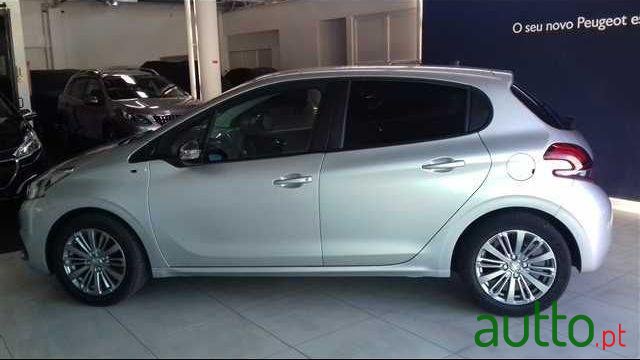 2016' Peugeot 208 1.6 Bluehdi Style photo #2