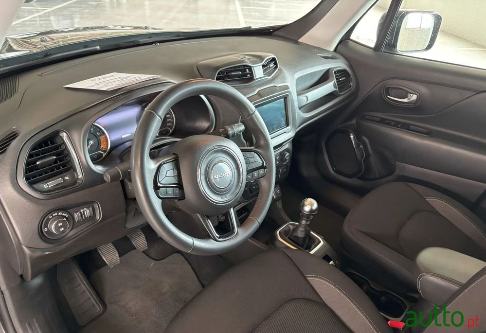 2022' Jeep Renegade photo #5