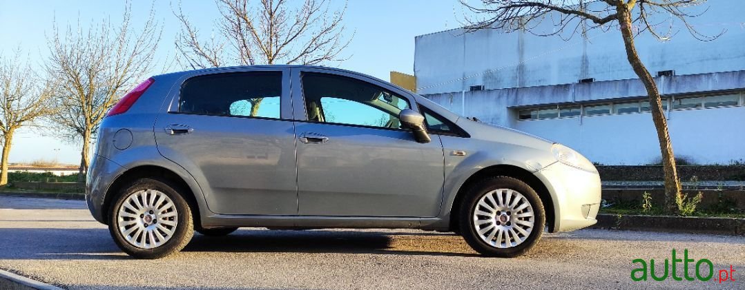 2010' Fiat Grande Punto photo #5