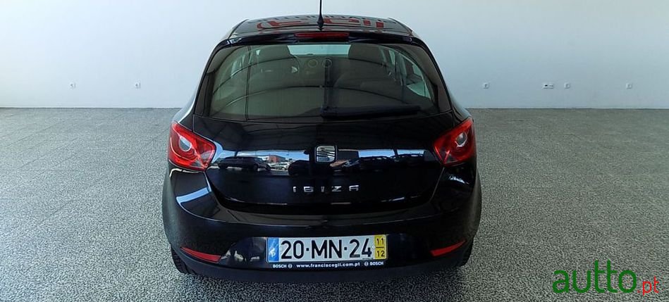 2011' SEAT Ibiza photo #2