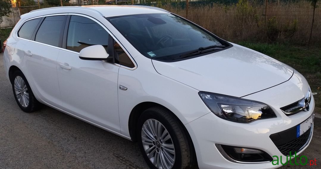 2014' Opel Astra Sports Tourer photo #1