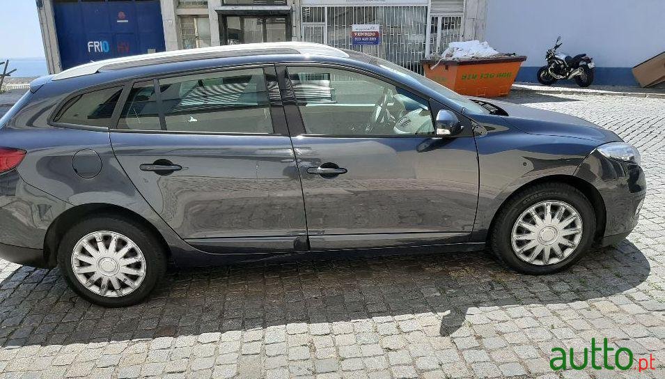 2013' Renault Megane photo #2