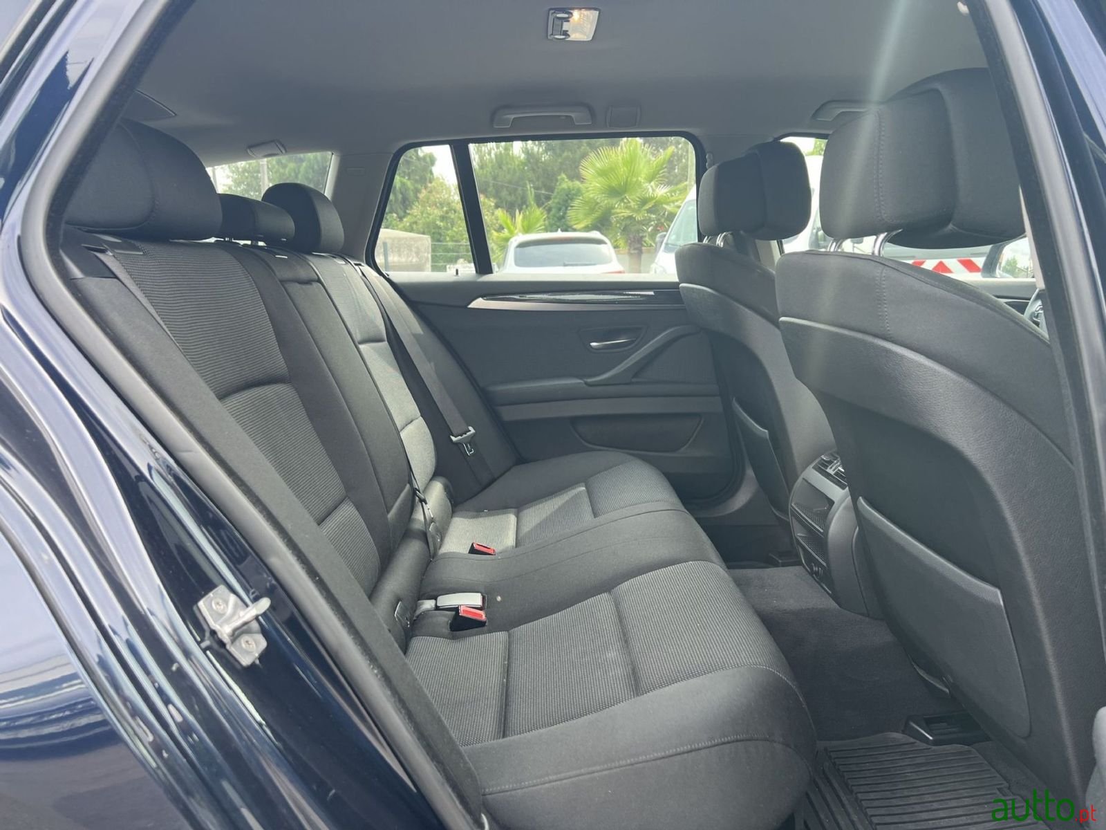 2011' BMW 520 photo #6