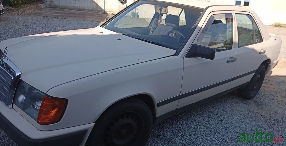 1986' Mercedes-Benz W124 250 D photo #1