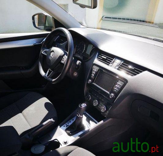 2015' Skoda Octavia Break photo #3