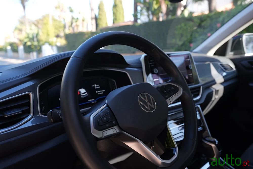 2023' Volkswagen T-Roc photo #6