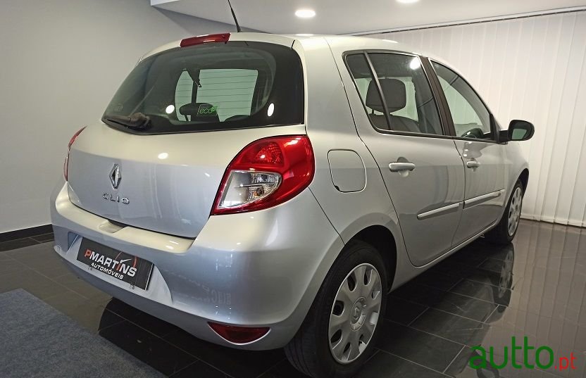 2009' Renault Clio photo #4