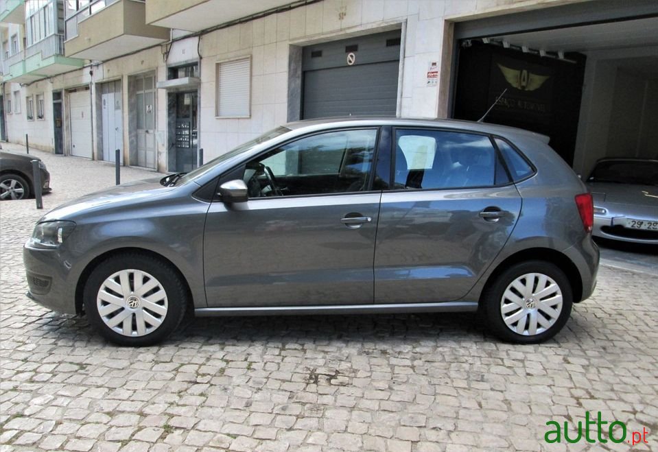 2012' Volkswagen Polo Confortline photo #5
