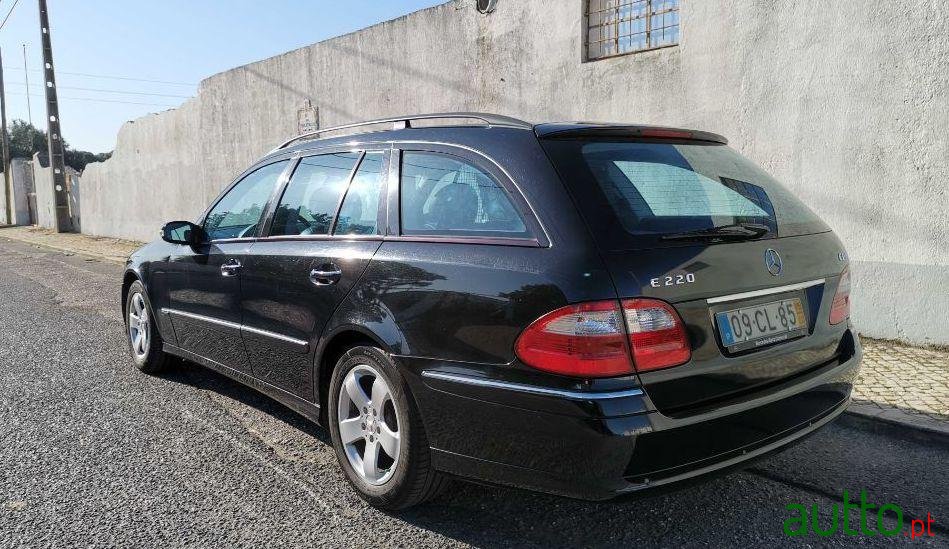 2005' Mercedes-Benz E-220 photo #4