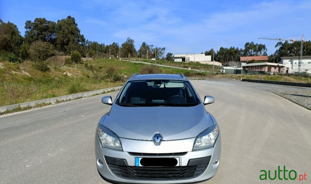 2011' Renault Megane photo #4