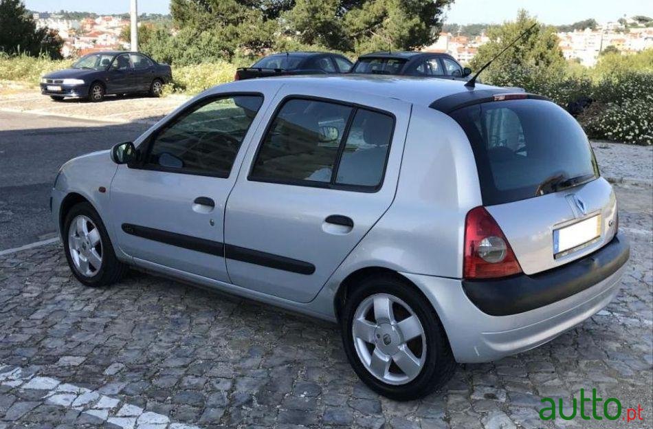 2002' Renault Clio 1.5 Dci Privilège photo #2