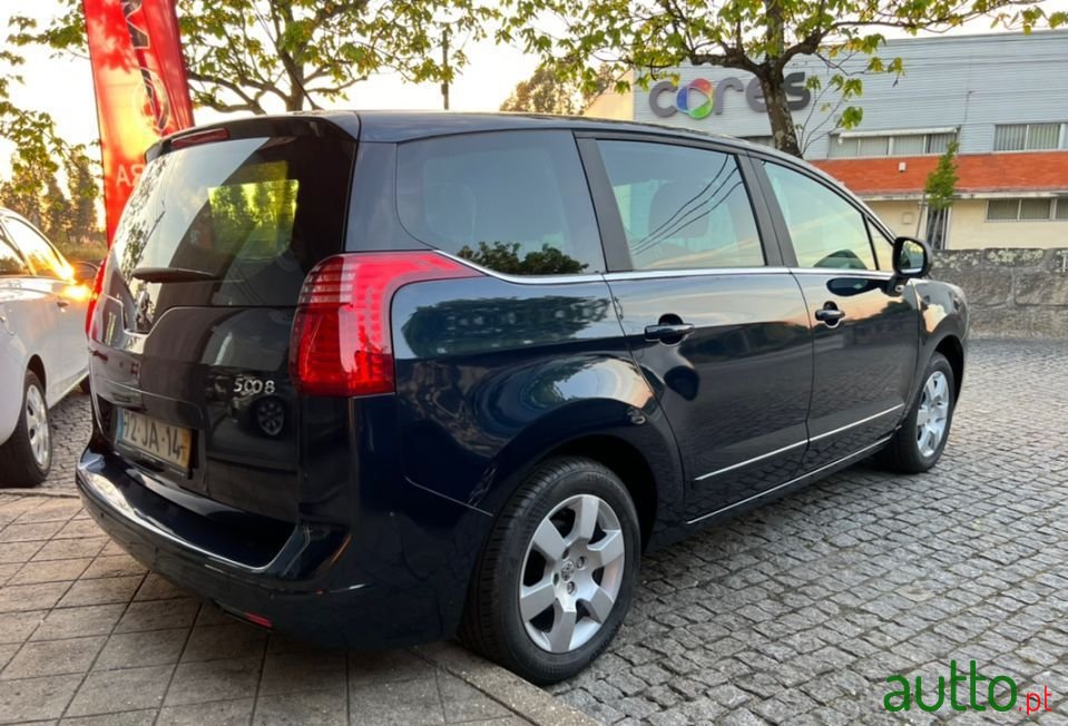 2010' Peugeot 5008 photo #4