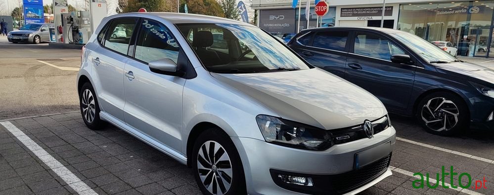2014' Volkswagen Polo photo #2