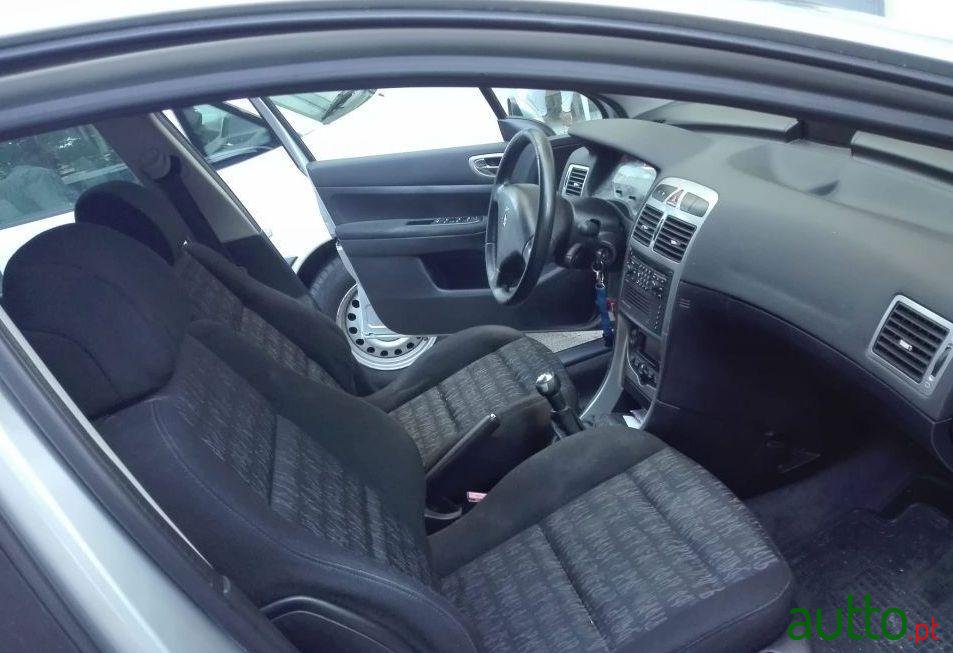 2004' Peugeot 307 Sw Break photo #2