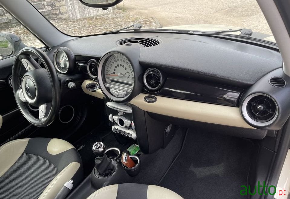 2009' MINI Cooper photo #4