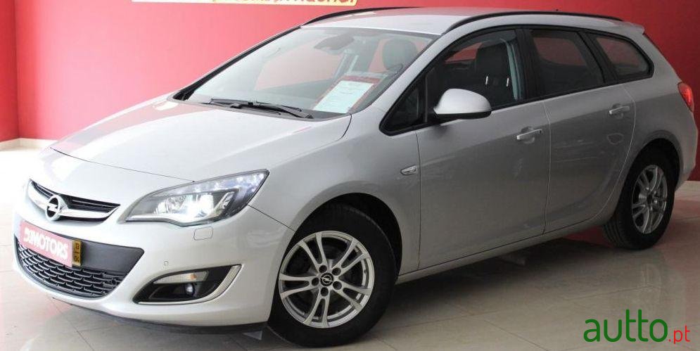 2013' Opel Astra Sports Tourer photo #1