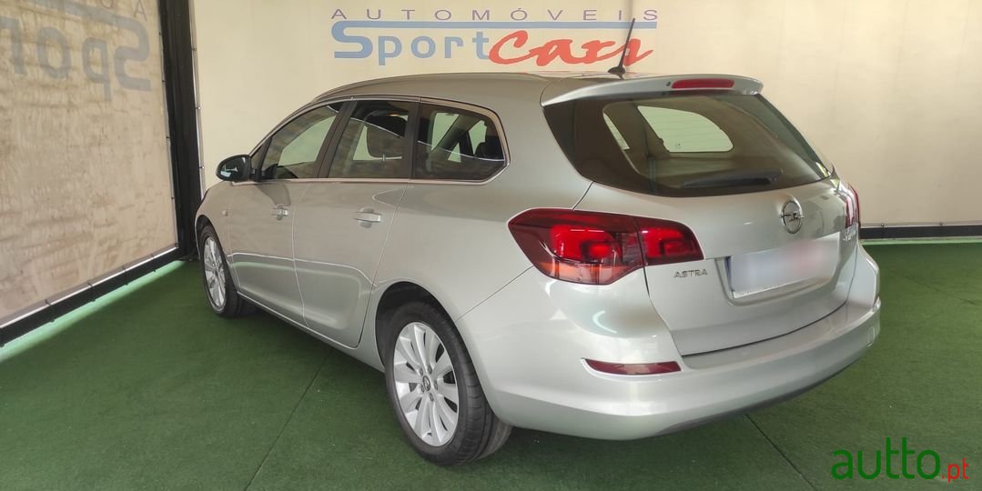 2012' Opel Astra Sports Tourer photo #3