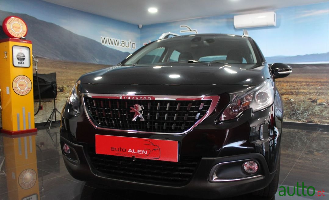 2019' Peugeot 2008 photo #2