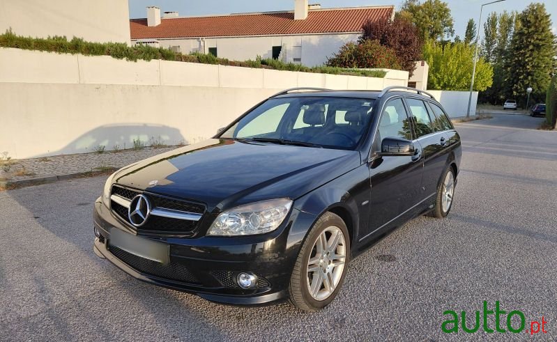 2009' Mercedes-Benz Classe C photo #2