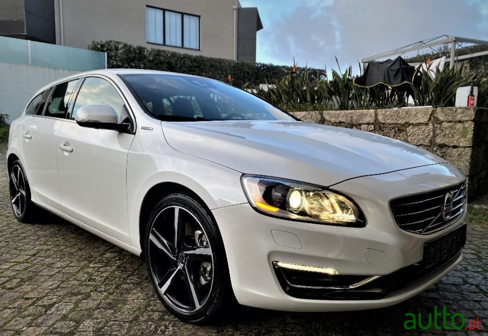 2013' Volvo V60 Awd photo #1