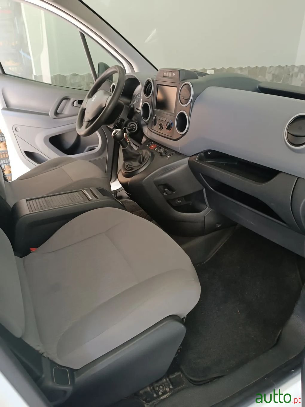 2015' Peugeot Partner photo #5