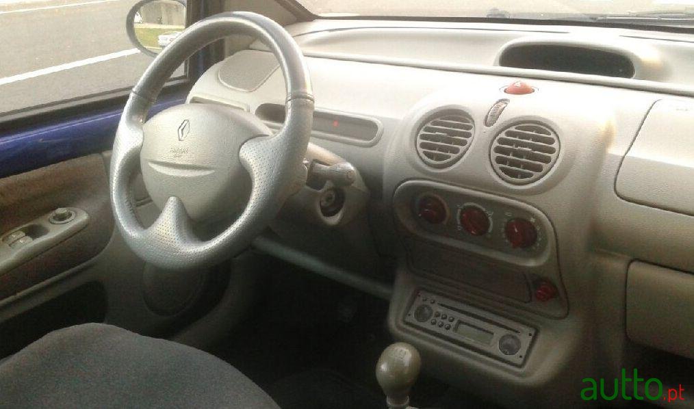 2001' Renault Twingo 1.2 photo #3