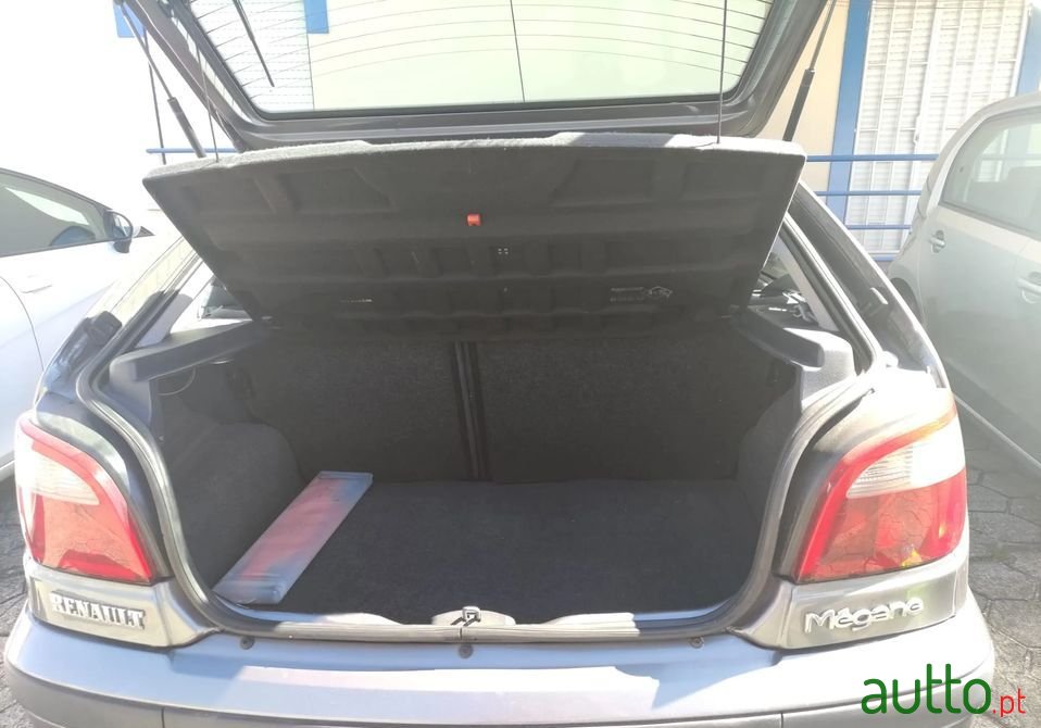 2002' Renault Megane photo #5
