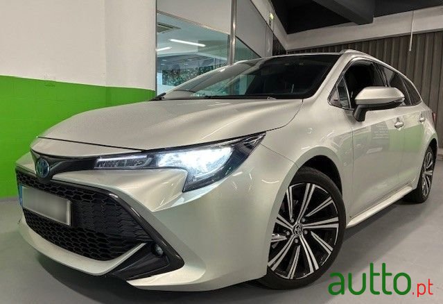 2022' Toyota Corolla Touring Sports photo #2