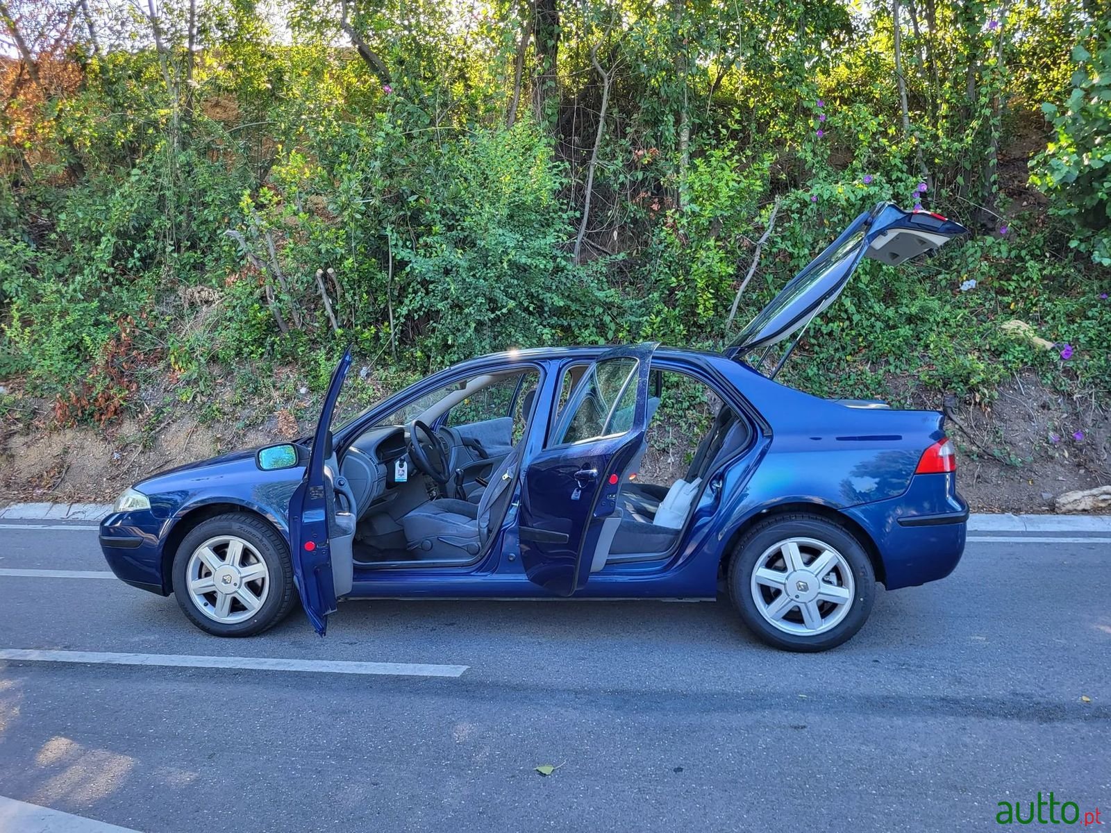 2003' Renault Laguna photo #3