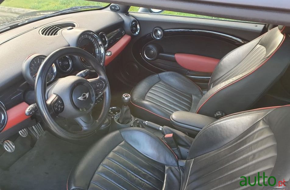 2011' MINI John Cooper Works photo #5