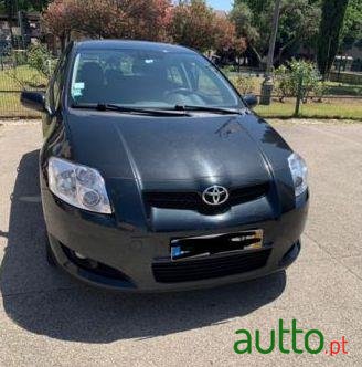 2007' Toyota Auris D-4D photo #2