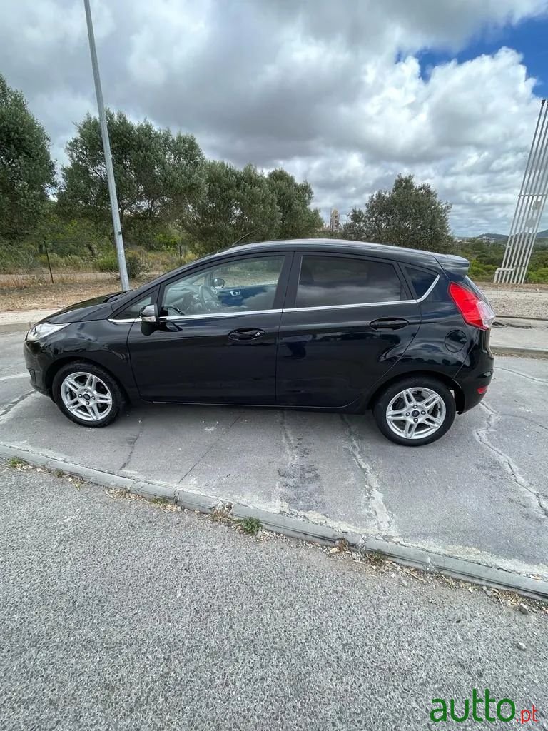 2014' Ford Fiesta photo #4