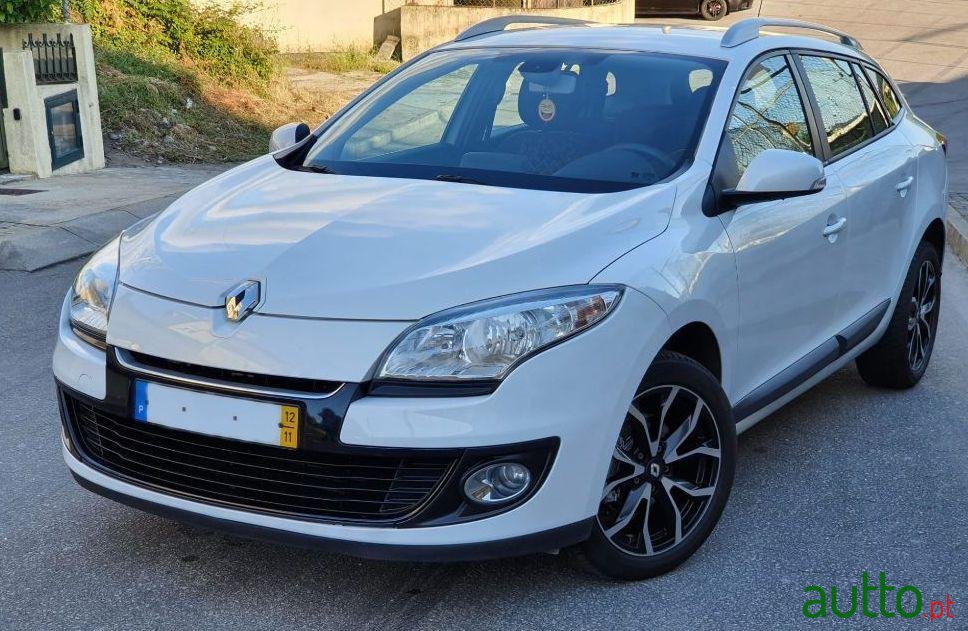 2012' Renault Megane Break photo #4