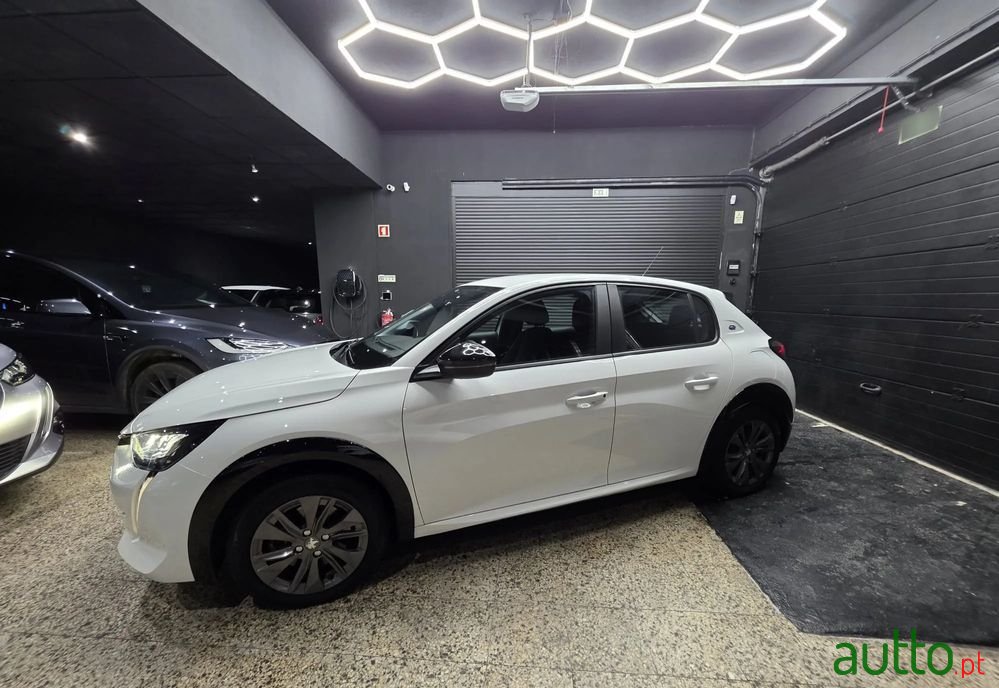 2023' Peugeot e-208 Active Pack photo #5