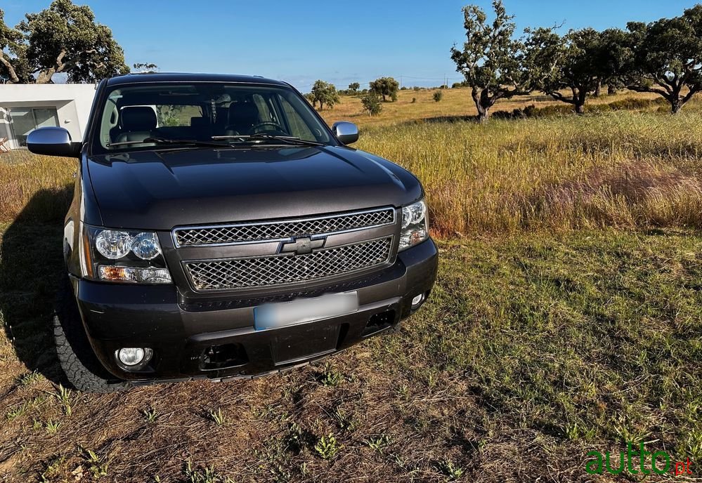 2012' Chevrolet Suburban photo #1