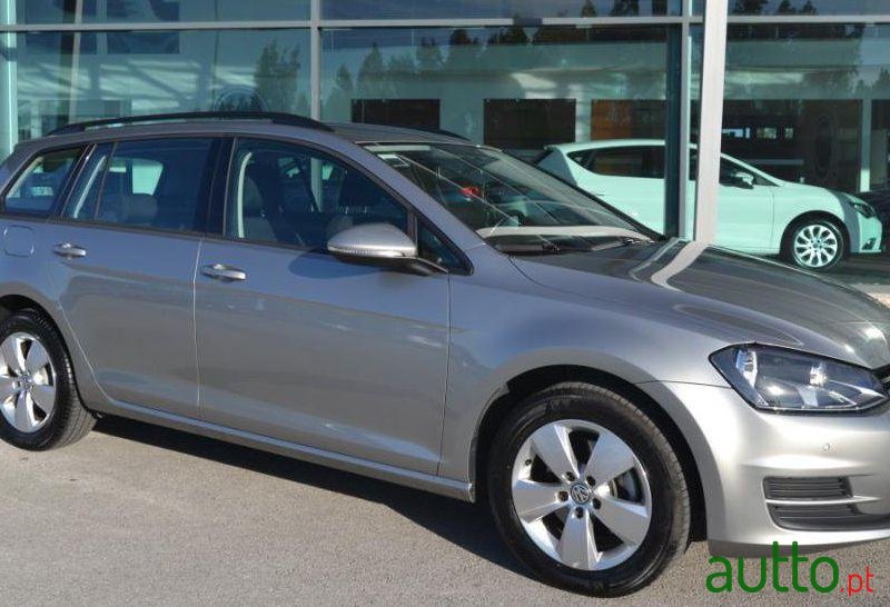 2014' Volkswagen Golf Variant 1.6 TDi Trendline photo #3