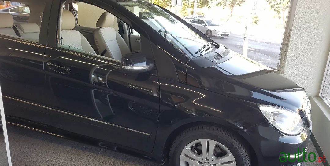 2011' Mercedes-Benz B-180 photo #1